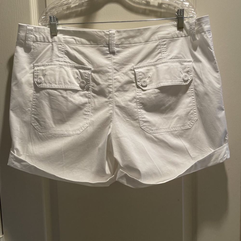 Shorts - Picture 2 of 3